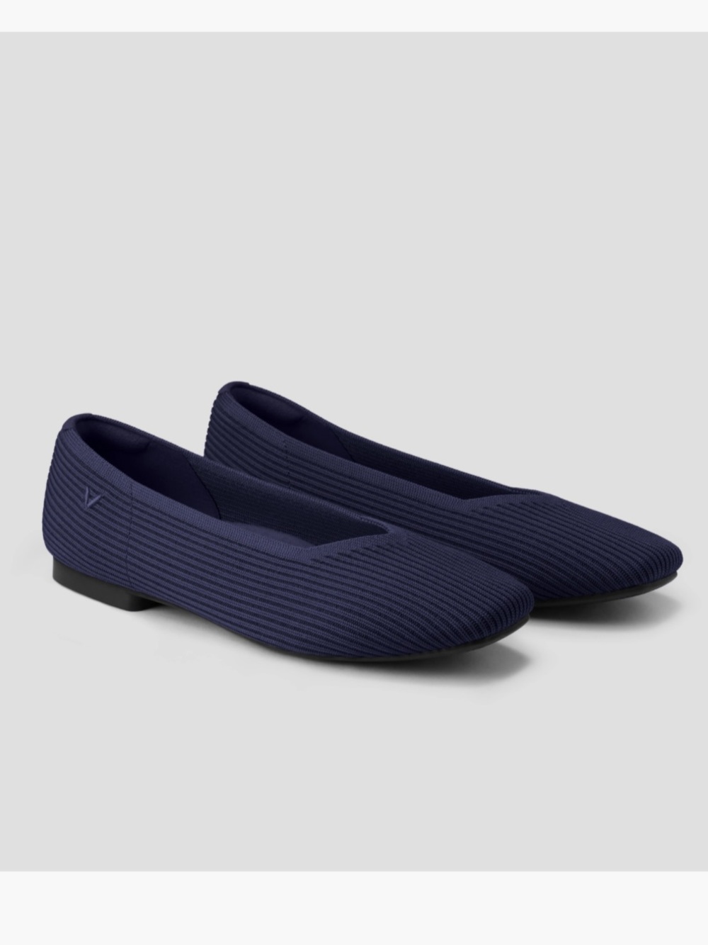 Vivaia Square-Toe V-Cut Flats Navy 40/9